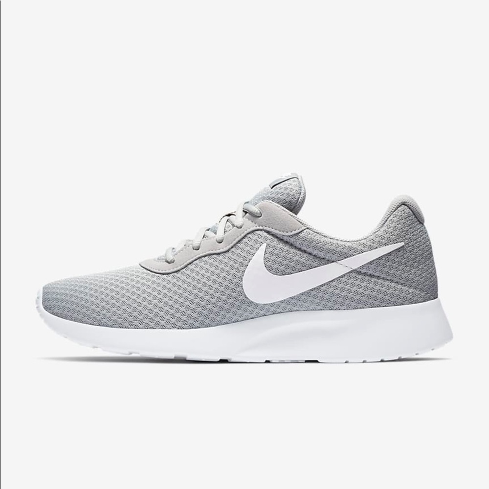 Nike Tanjun Wolf Grey/White Sneaker.  **Like New**
